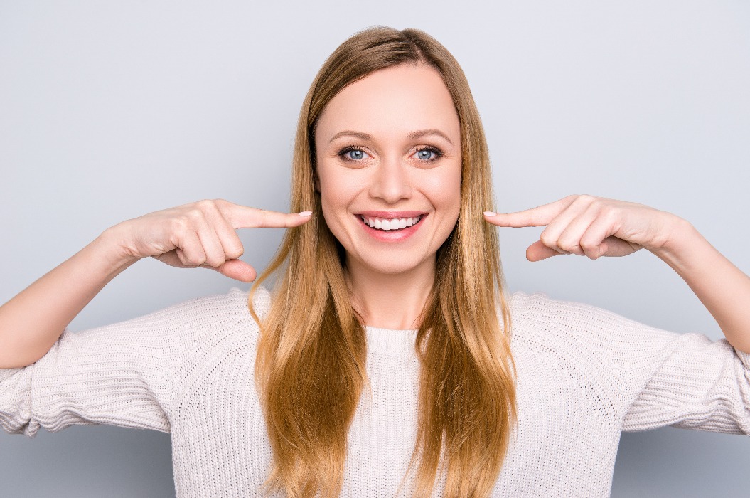 Zufriedene Patientin mit Veneers in Berlin-Mariendorf